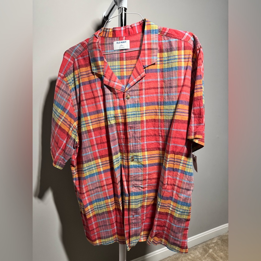 NWT - Men’s Old Navy short sleeve  button up shirt
